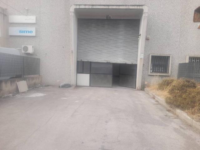 Locale Commerciale in affitto a Puglia, Foggia