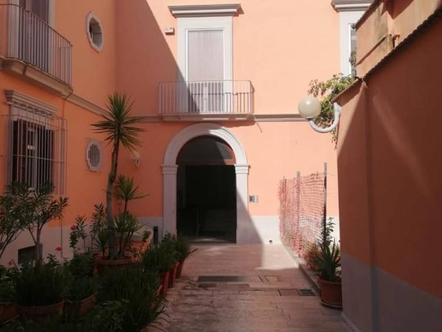 Locale Commerciale in affitto a Puglia, Foggia