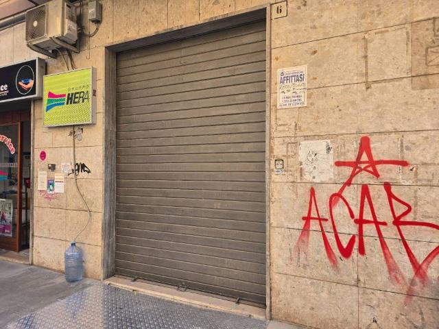 Locale Commerciale in affitto a Puglia, Foggia