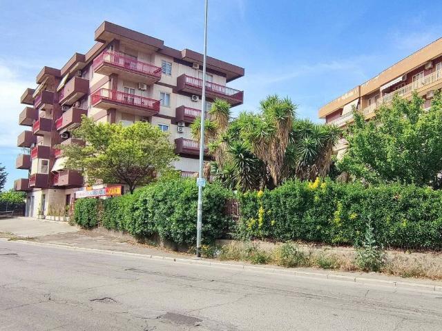 Locale Commerciale in affitto a Puglia, Foggia