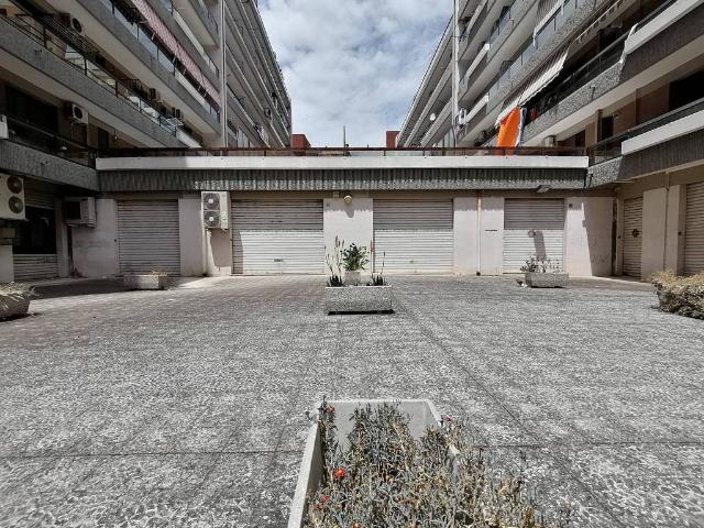 Locale Commerciale in affitto a Puglia, Foggia