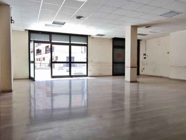 Locale Commerciale in affitto a Puglia, Foggia