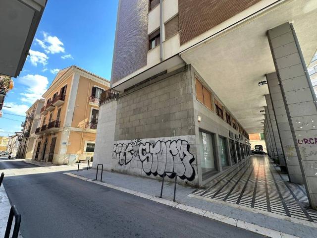 Locale Commerciale in affitto a Puglia, Foggia