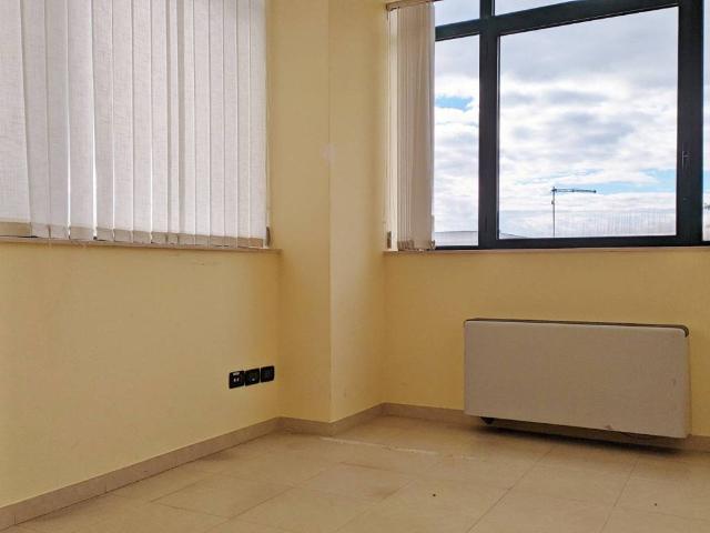 Locale Commerciale in affitto a Puglia, Foggia
