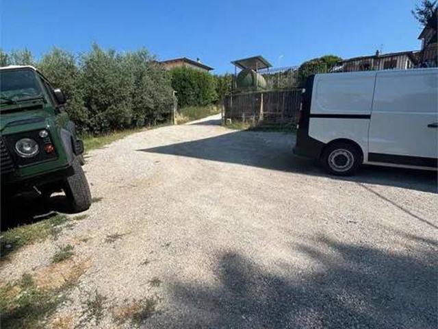Locale Commerciale in affitto a Foiano Della Chiana, Toscana