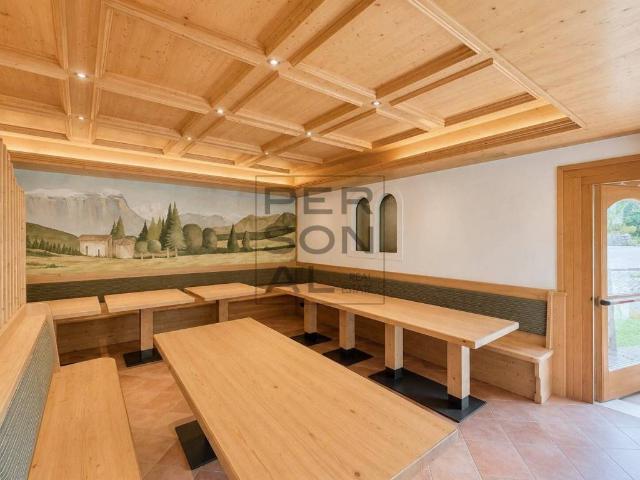 Locale Commerciale in affitto a Magnifica Comunità degli Altipiani Cimbri, Folgaria