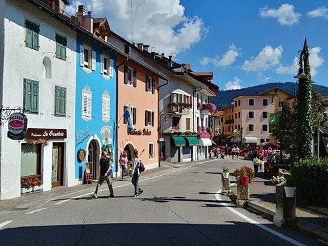 Locale Commerciale in affitto a Magnifica Comunità degli Altipiani Cimbri, Folgaria