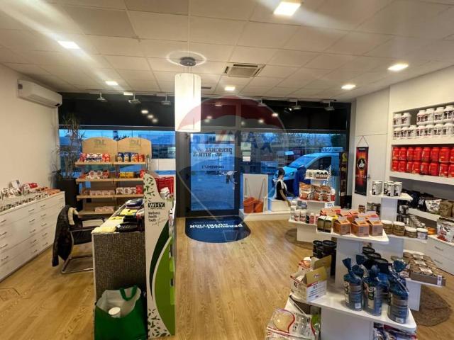 Locale Commerciale in affitto a Foligno, Perugia