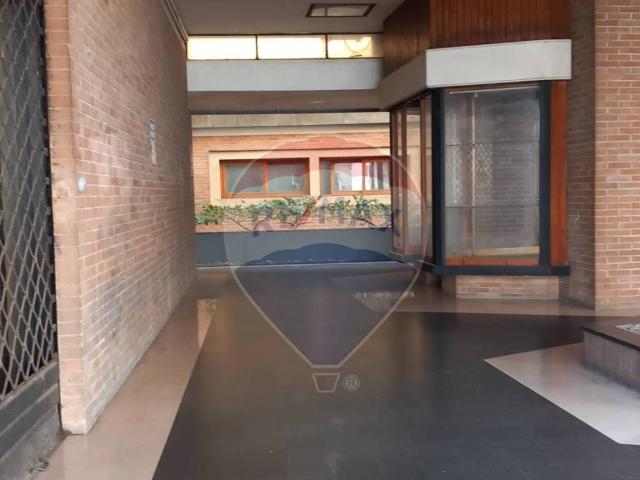 Locale Commerciale in affitto a Foligno, Perugia