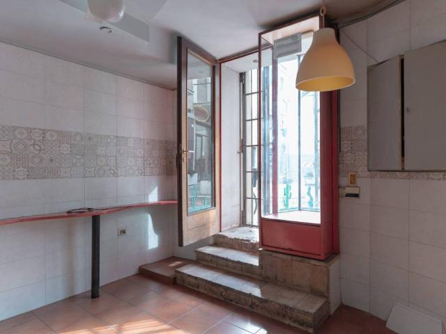 Locale Commerciale in affitto a Foligno, Perugia