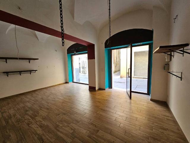 Locale Commerciale in affitto a Foligno, Umbria