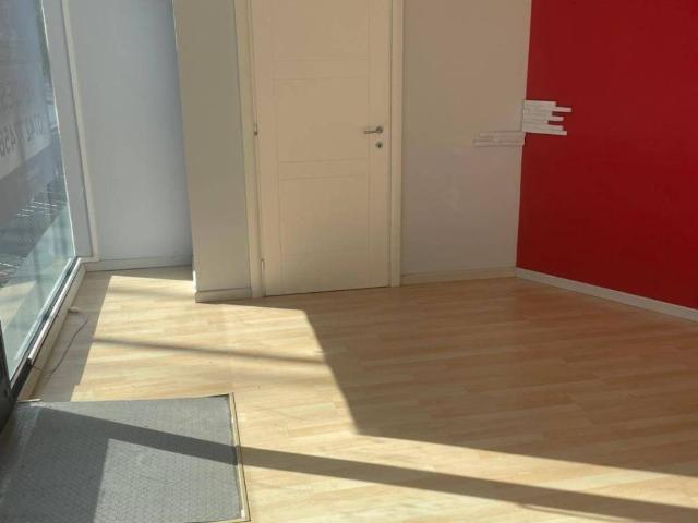 Locale Commerciale in affitto a Foligno, Umbria