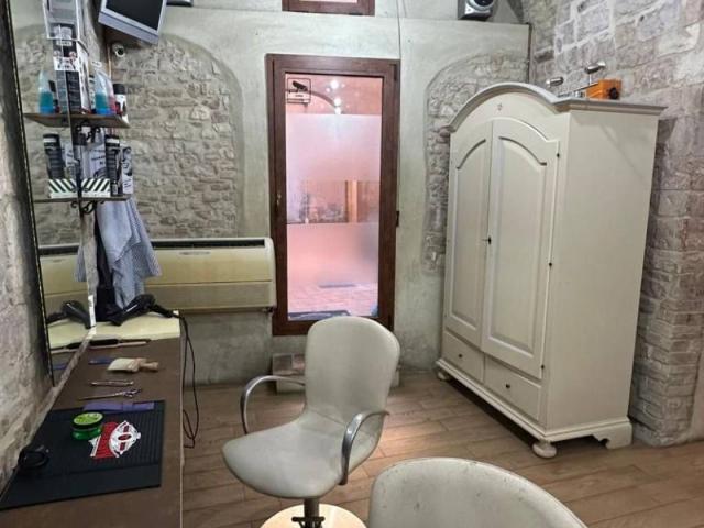 Locale Commerciale in affitto a Foligno, Umbria