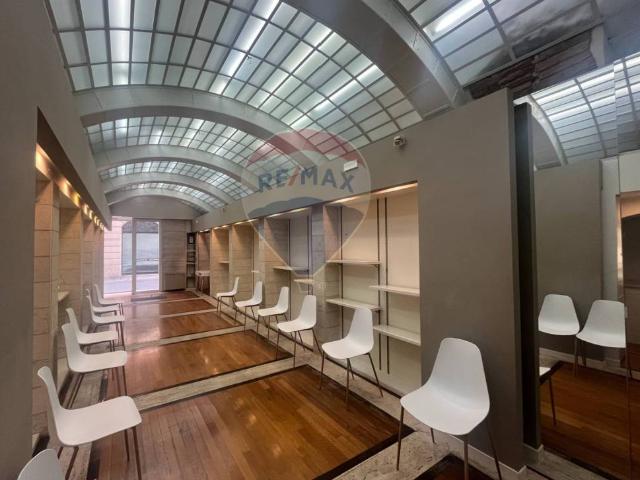 Locale Commerciale in affitto a Foligno, Perugia