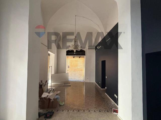 Locale Commerciale in affitto a Foligno, Umbria