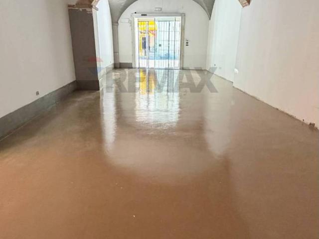 Locale Commerciale in affitto a Foligno, Umbria