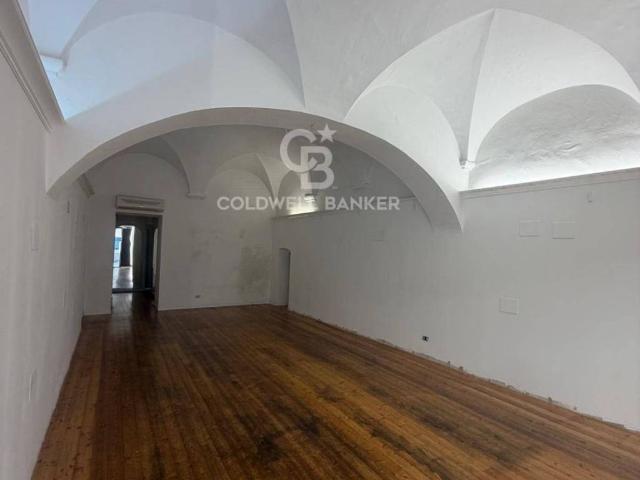 Locale Commerciale in affitto a Foligno, Umbria