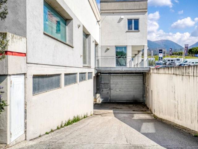 Locale Commerciale in affitto a Foligno, Umbria