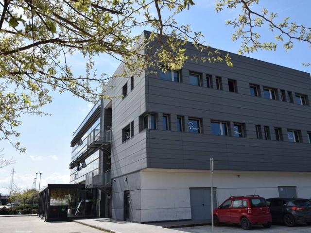 Locale Commerciale in affitto a Foligno, Umbria