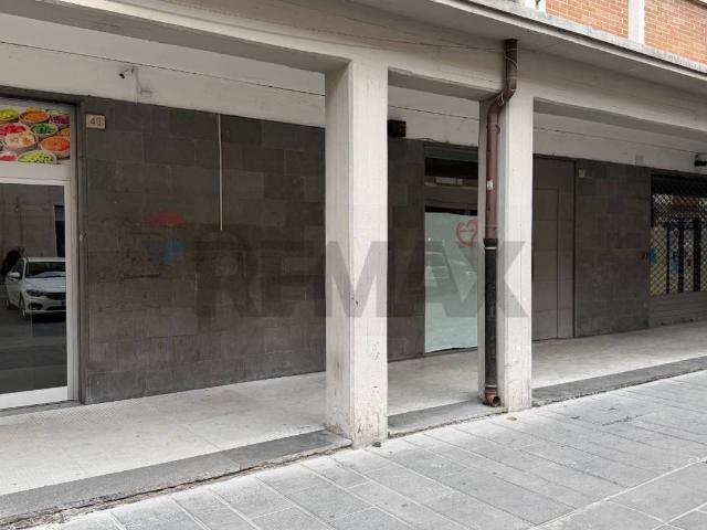 Locale Commerciale in affitto a Foligno, Umbria