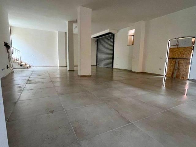 Locale Commerciale in affitto a Porta Roma, Salto Di Fondi