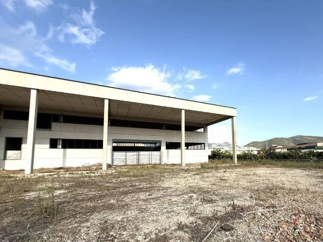 Locale Commerciale in affitto a Salto Di Fondi, Lazio