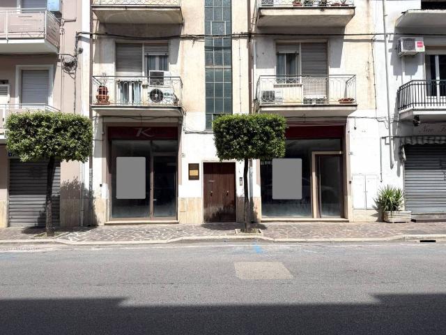Locale Commerciale in affitto a Porta Roma, Salto Di Fondi