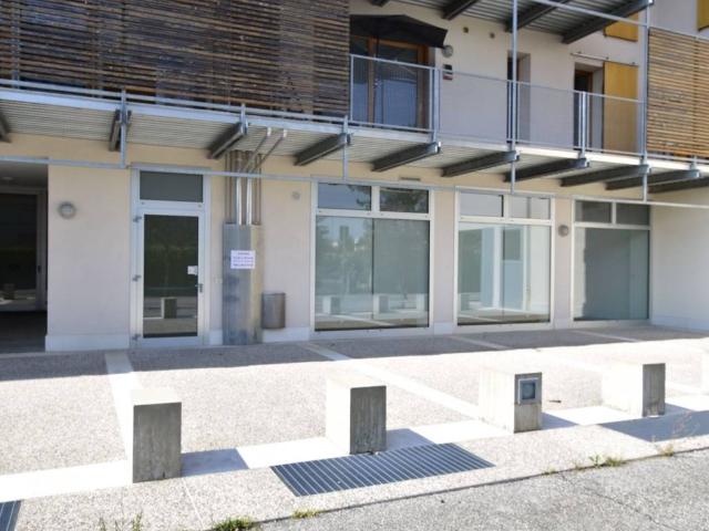 Locale Commerciale in affitto a Nave, Fontanafredda