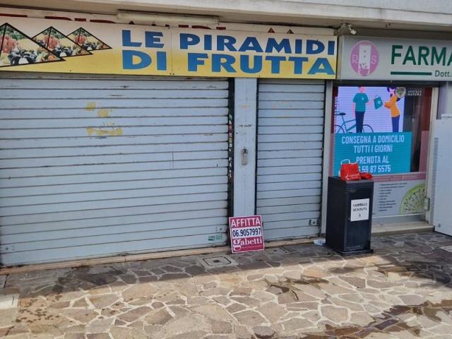 Locale Commerciale in affitto a Valle dei Corsi, Fonte Nuova
