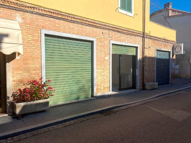 Locale Commerciale in affitto a Stimigliano, Lazio