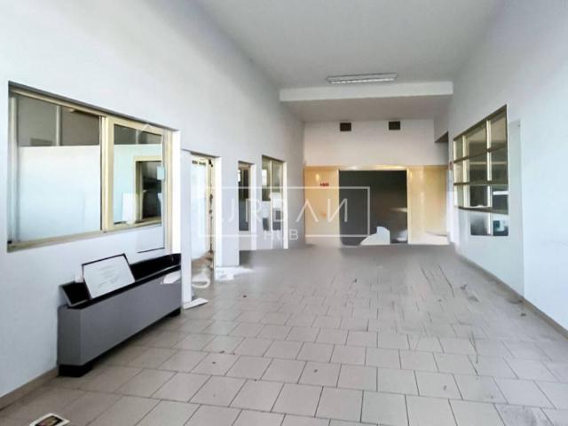Locale Commerciale in affitto a Unione di Comuni della Romagna Forlivese, Quattro