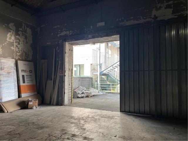 Locale Commerciale in affitto a Unione di Comuni della Romagna Forlivese, Quattro