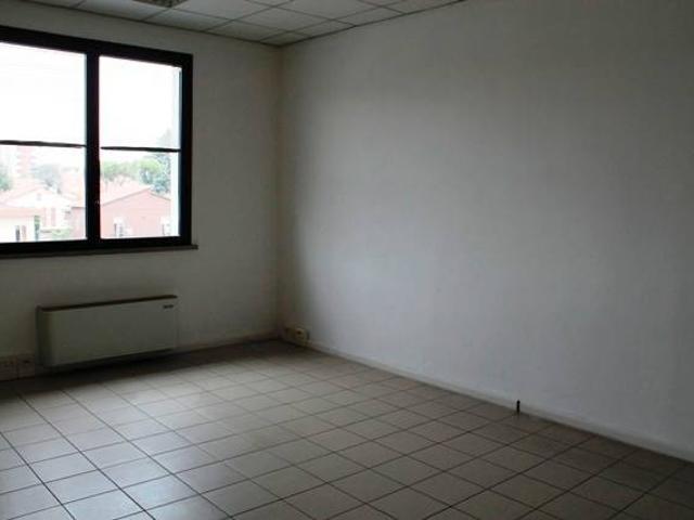 Locale Commerciale in affitto a Unione di Comuni della Romagna Forlivese, Quattro