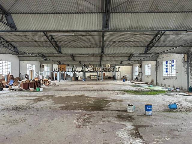 Locale Commerciale in affitto a Unione di Comuni della Romagna Forlivese, Quattro