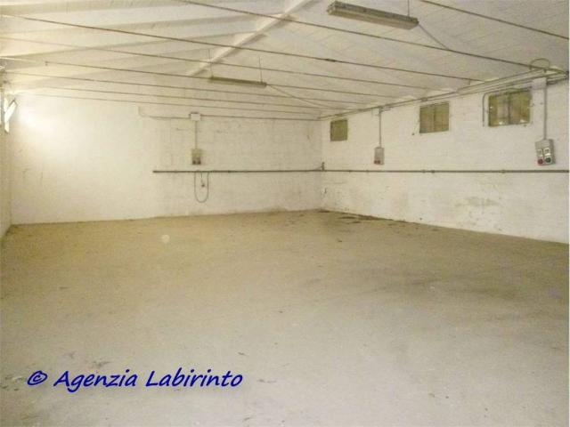 Locale Commerciale in affitto a Unione di Comuni della Romagna Forlivese, Quattro