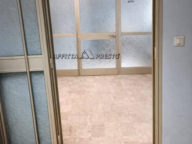 Locale Commerciale in affitto a Unione di Comuni della Romagna Forlivese, Quattro