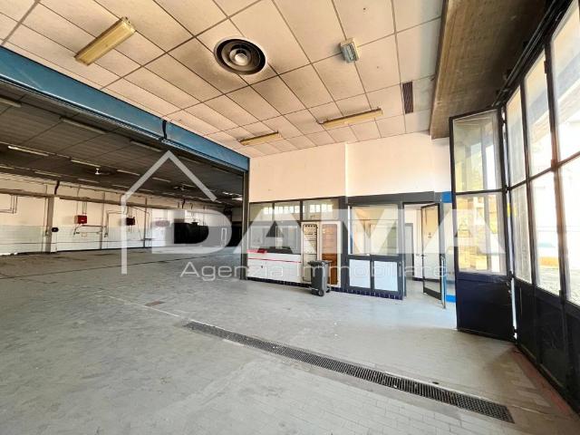 Locale Commerciale in affitto a Unione di Comuni della Romagna Forlivese, Quattro