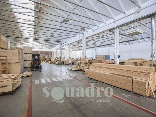 Locale Commerciale in affitto a Unione di Comuni della Romagna Forlivese, Quattro