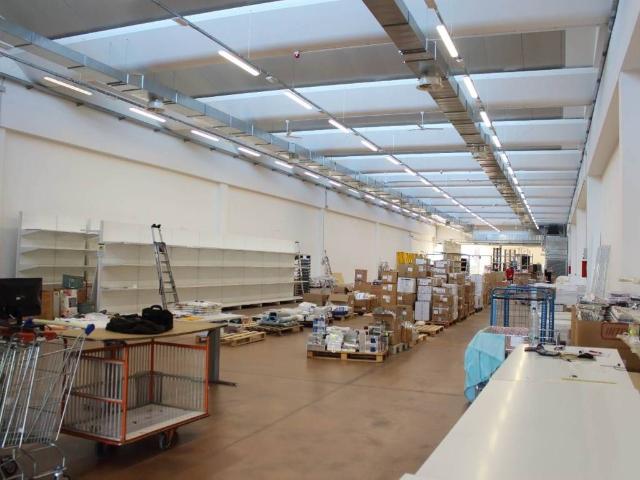 Locale Commerciale in affitto a Unione di Comuni della Romagna Forlivese, Quattro