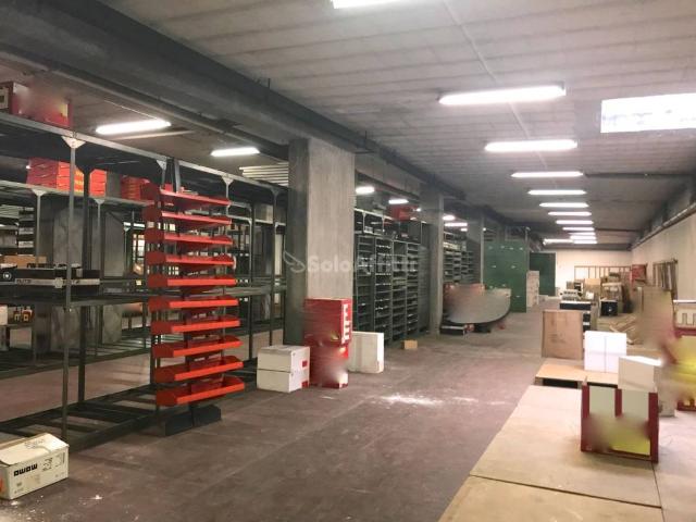 Locale Commerciale in affitto a Unione di Comuni della Romagna Forlivese, Quattro