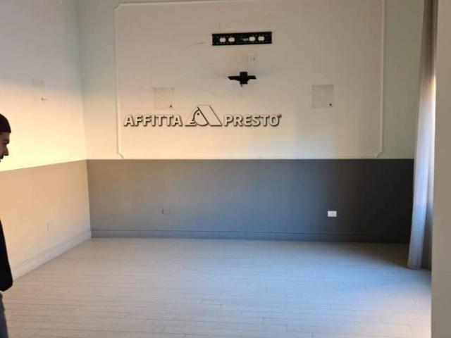 Locale Commerciale in affitto a Unione di Comuni della Romagna Forlivese, Quattro