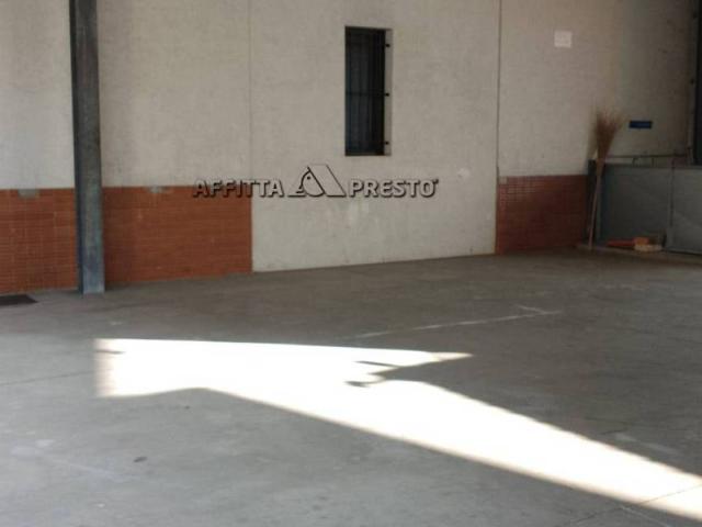 Locale Commerciale in affitto a Unione di Comuni della Romagna Forlivese, Quattro