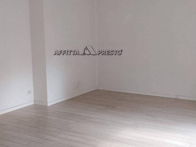 Locale Commerciale in affitto a Unione di Comuni della Romagna Forlivese, Quattro