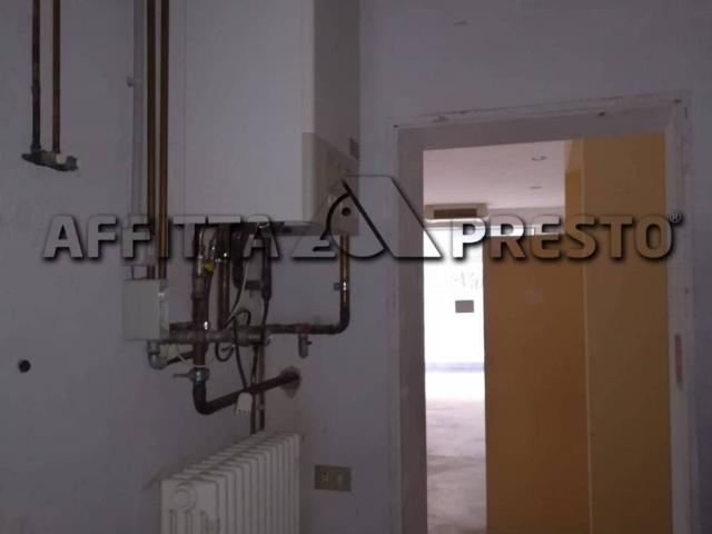 Locale Commerciale in affitto a Unione di Comuni della Romagna Forlivese, Quattro