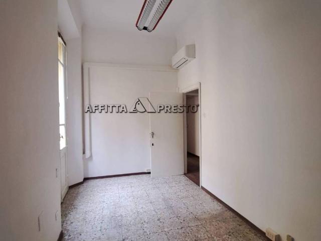 Locale Commerciale in affitto a Unione di Comuni della Romagna Forlivese, Quattro