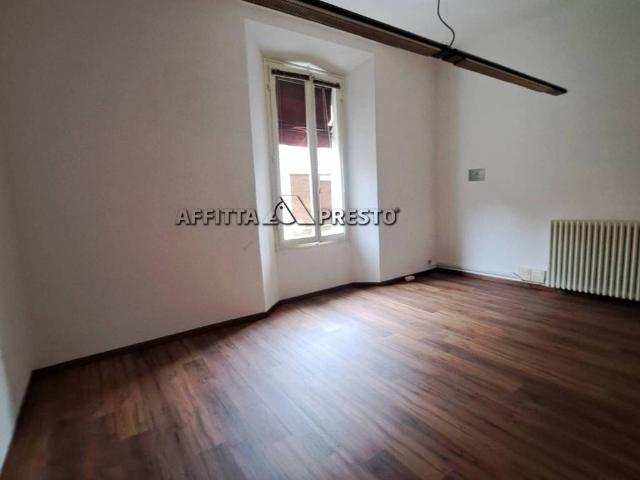 Locale Commerciale in affitto a Unione di Comuni della Romagna Forlivese, Quattro
