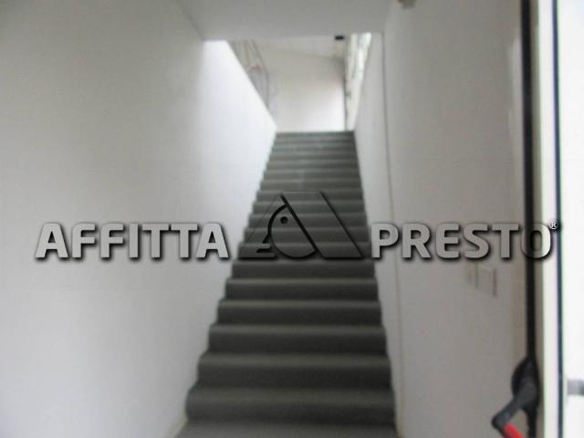 Locale Commerciale in affitto a Unione di Comuni della Romagna Forlivese, Quattro