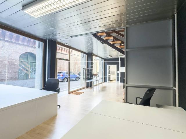 Locale Commerciale in affitto a Unione di Comuni della Romagna Forlivese, Quattro