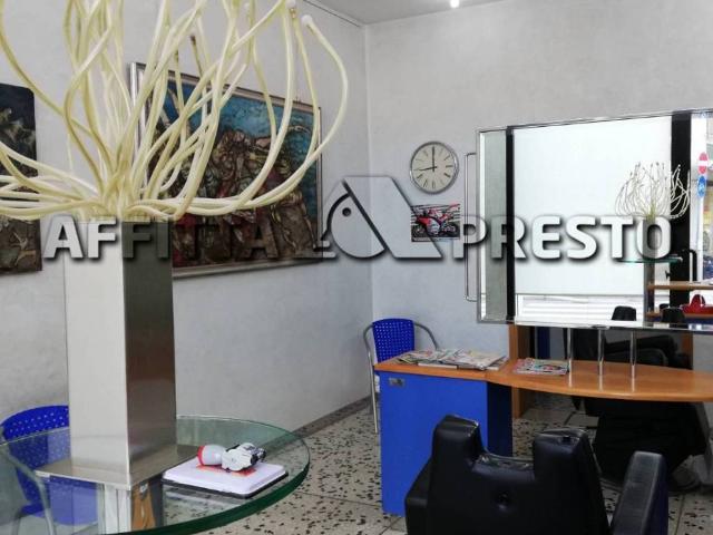 Locale Commerciale in affitto a Unione di Comuni della Romagna Forlivese, Quattro