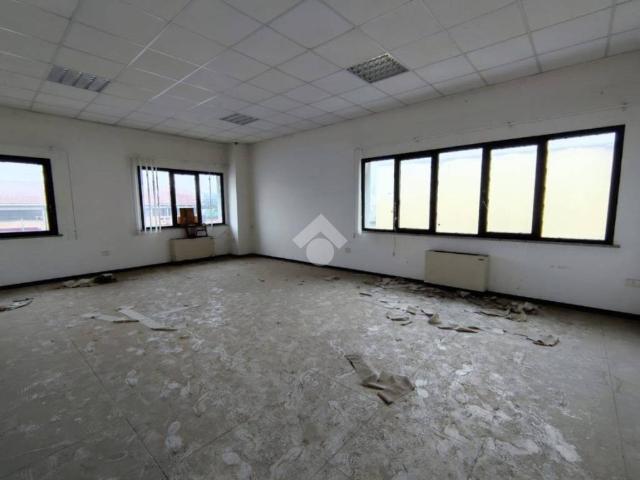 Locale Commerciale in affitto a Unione di Comuni della Romagna Forlivese, Quattro